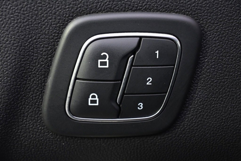 Used 2020 Ford Escape SEL image 24