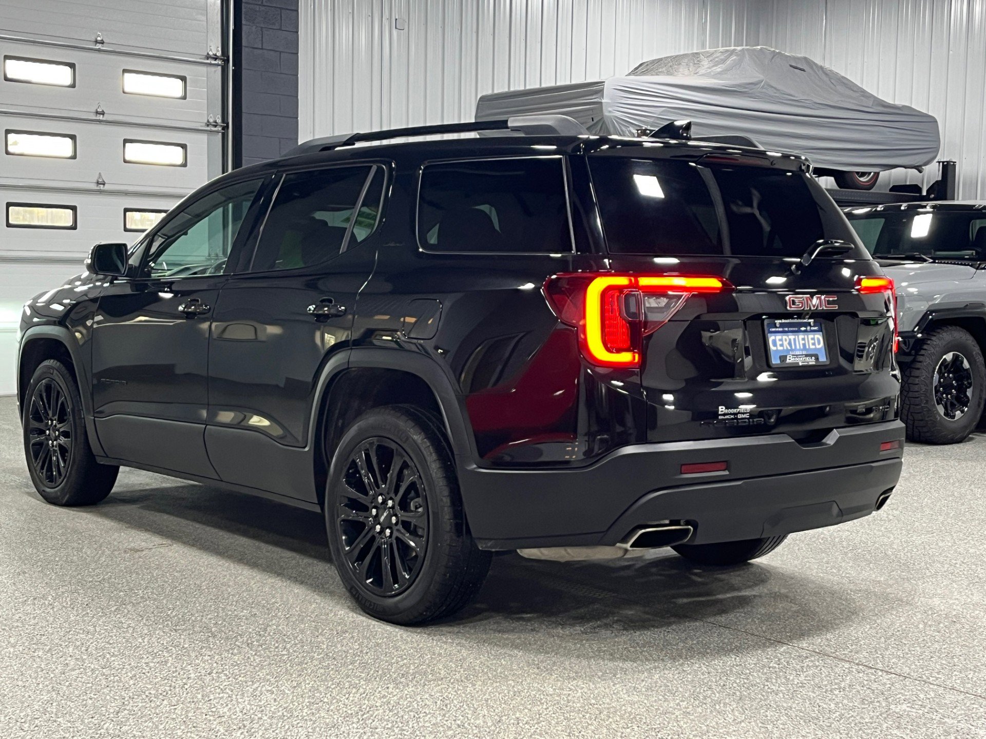 Certified 2023 GMC Acadia SLE w/ Driver Convenience Package image 3