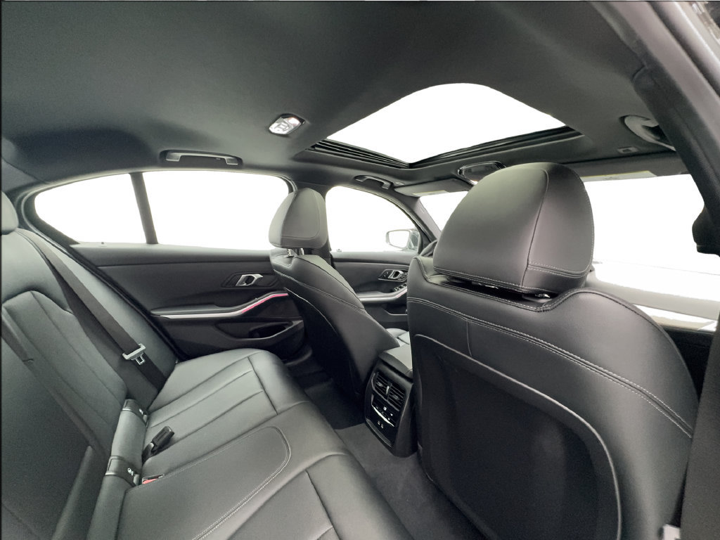 Used 2025 BMW 330i Sedan RWD image 28