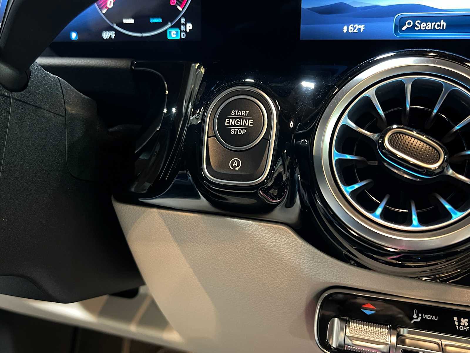 Certified 2025 Mercedes-Benz GLA 250 4MATIC image 27