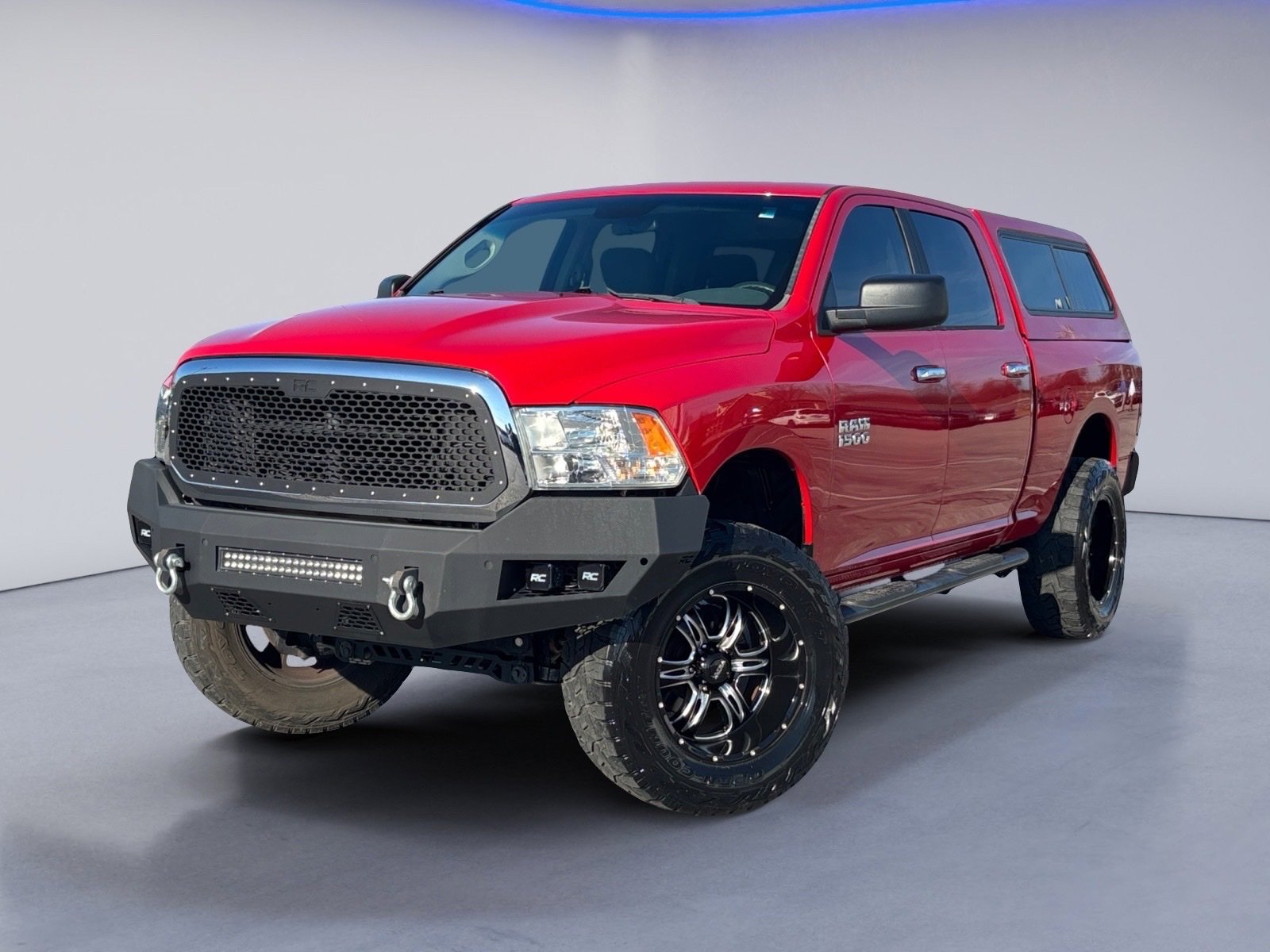 Used 2018 RAM 1500 Classic SLT image 2