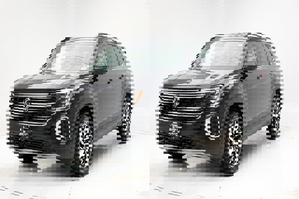 Used 2024 Volkswagen Atlas SE image 2