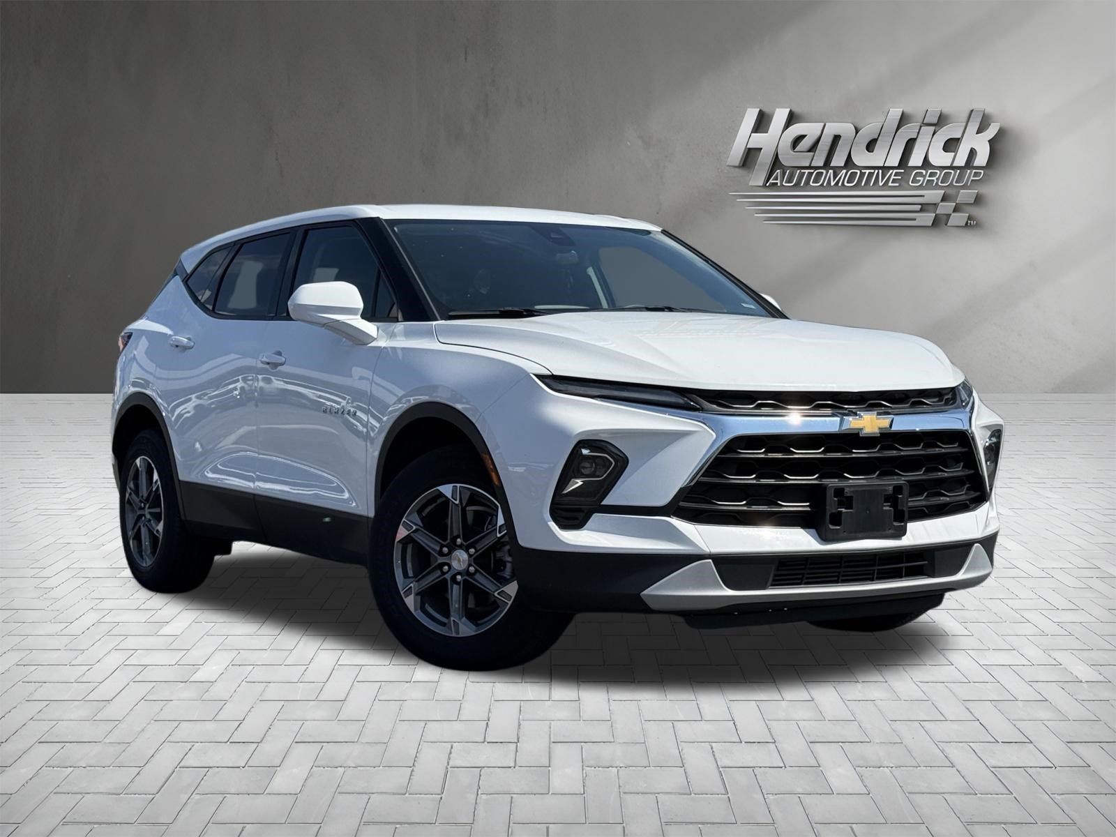 Used 2025 Chevrolet Blazer LT FWD image 2