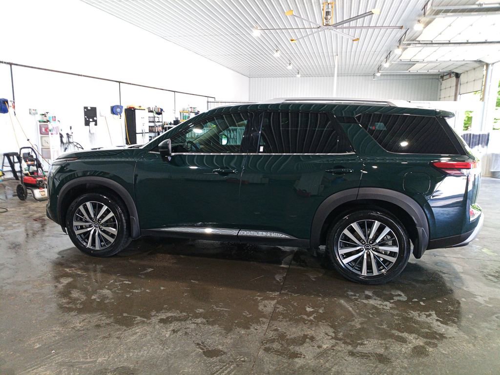 Used 2022 Nissan Pathfinder Platinum w/ Cargo Package AWD/4WD image 4