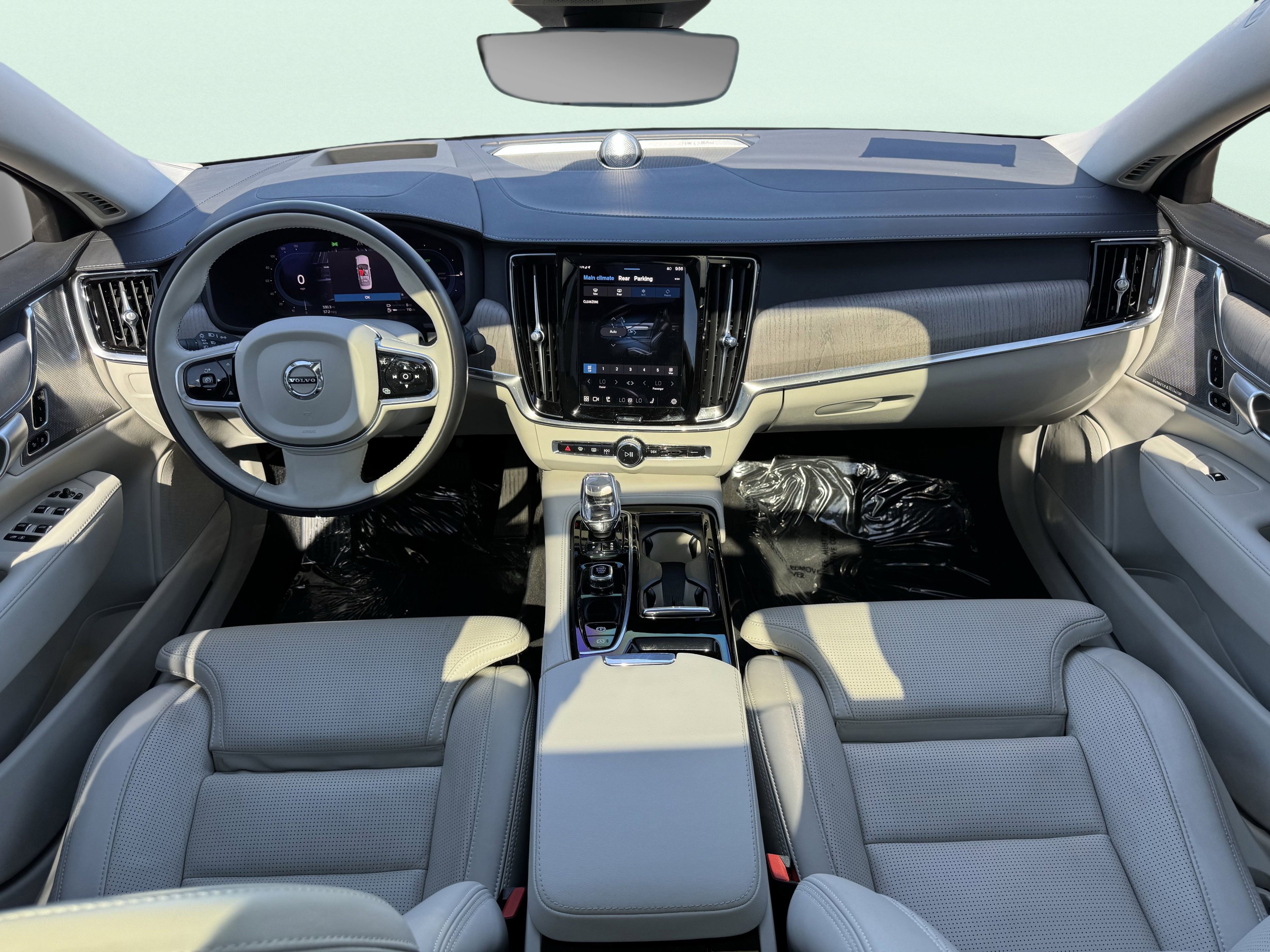 Used 2024 Volvo S90 T8 Ultimate w/ Lounge Package image 2