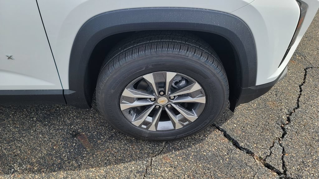 New 2026 Chevrolet Equinox LT w/ Convenience Package II FWD image 15