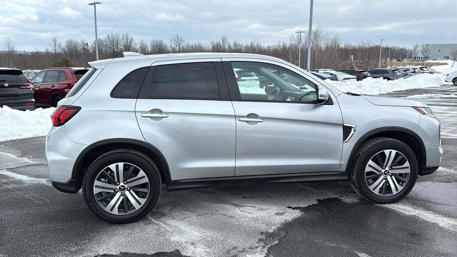 Used 2024 Mitsubishi Outlander Sport SE image 4