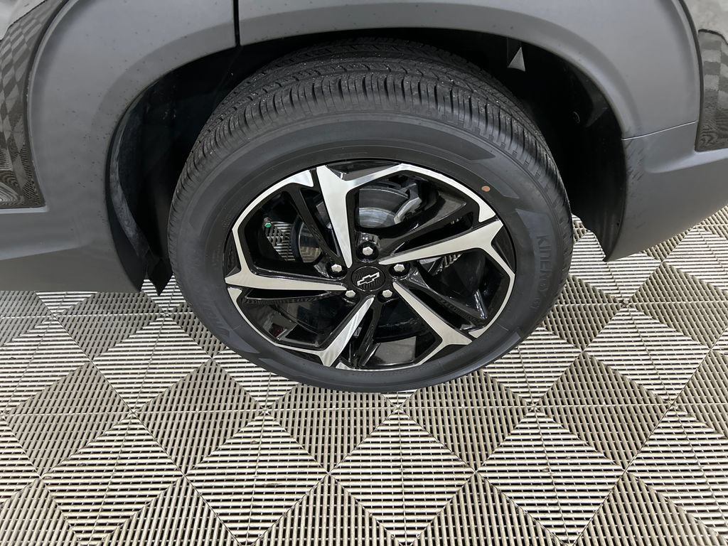 Used 2022 Chevrolet TrailBlazer RS w/ Sun and Liftgate Package FWD image 10