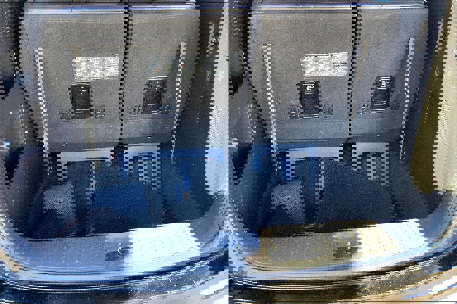 Used 2024 Kia Carnival LX image 36