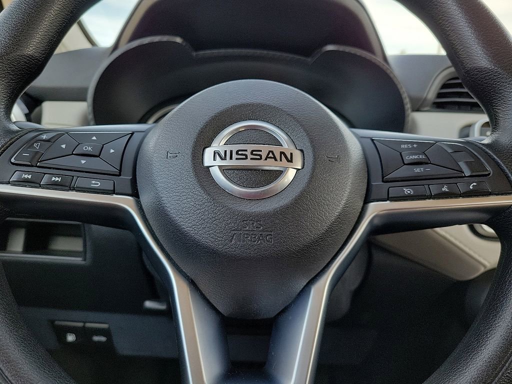 Used 2022 Nissan Versa SV FWD image 24