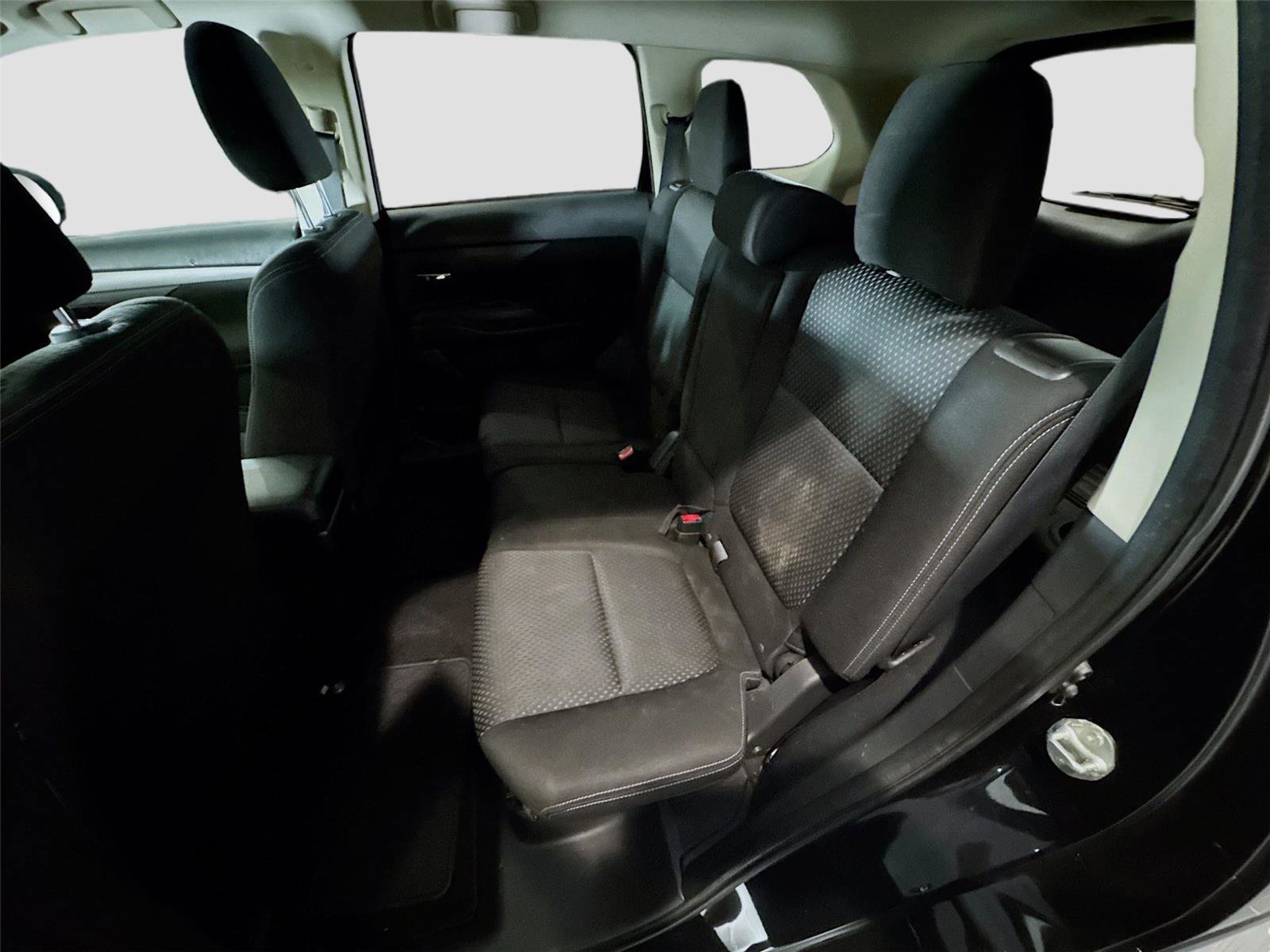 Used 2016 Mitsubishi Outlander SE image 9