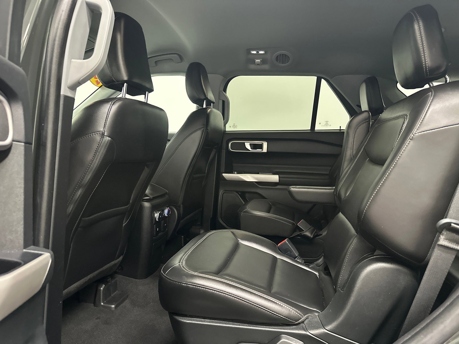 Used 2022 Ford Explorer XLT w/ Equipment Group 202A image 17