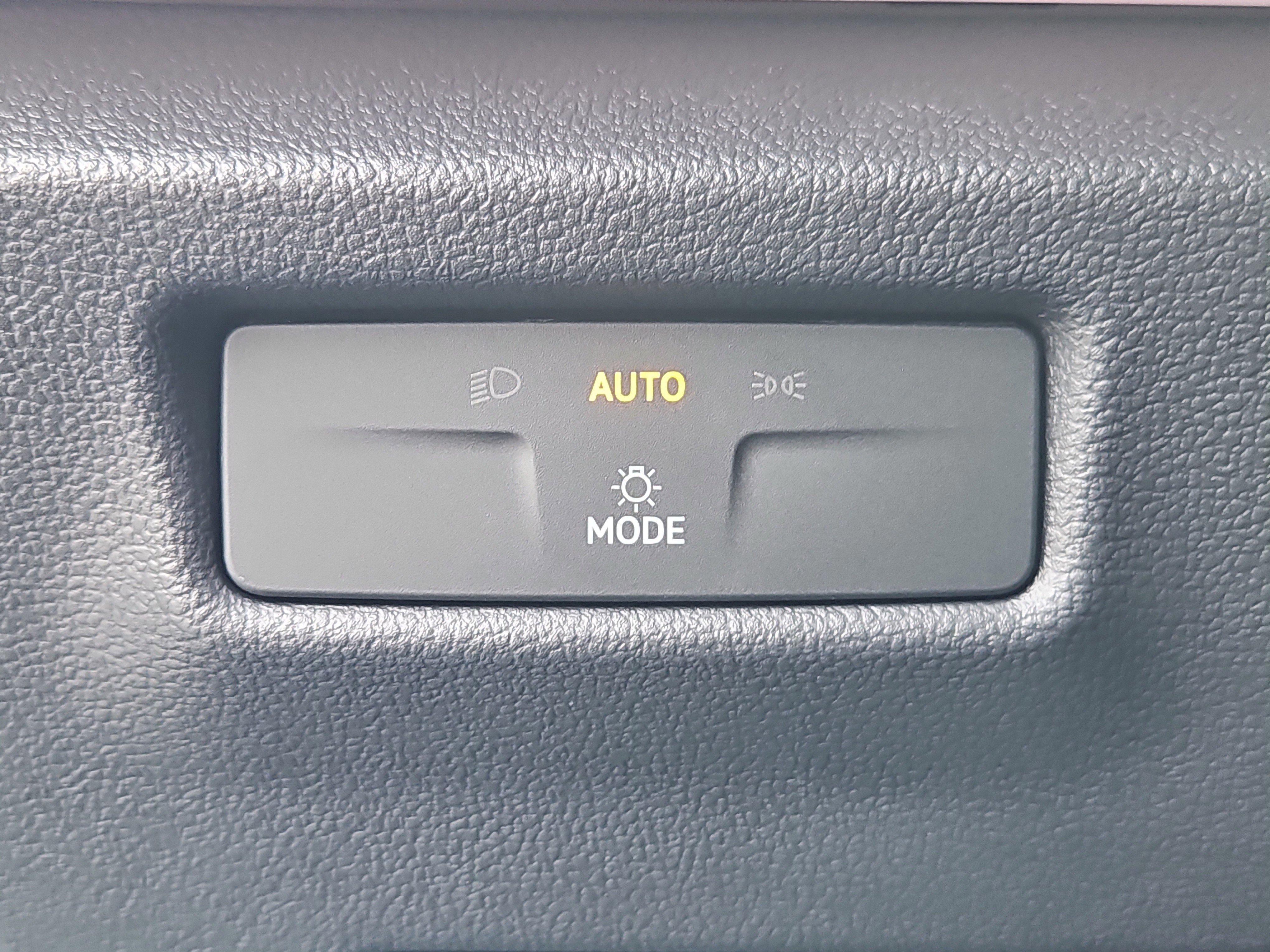 New 2026 Volkswagen Tiguan SE R-Line image 9