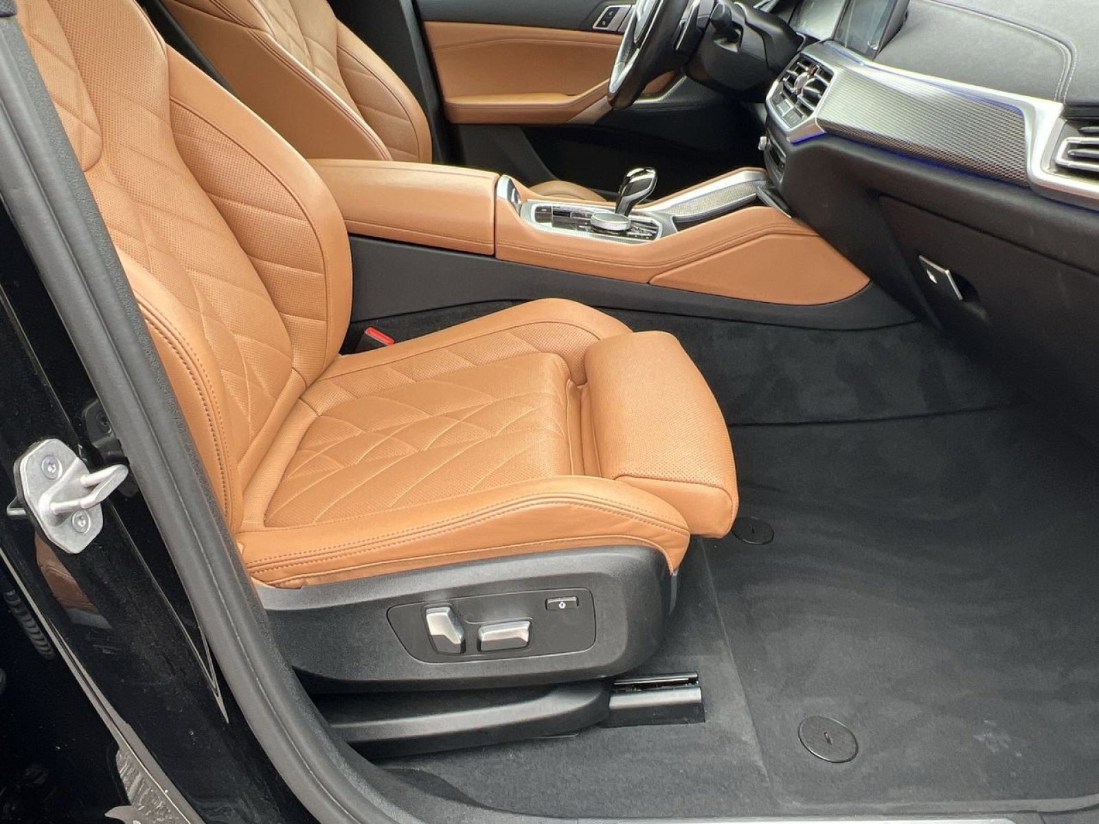 Used 2023 BMW X6 xDrive40i w/ M Sport Package image 30