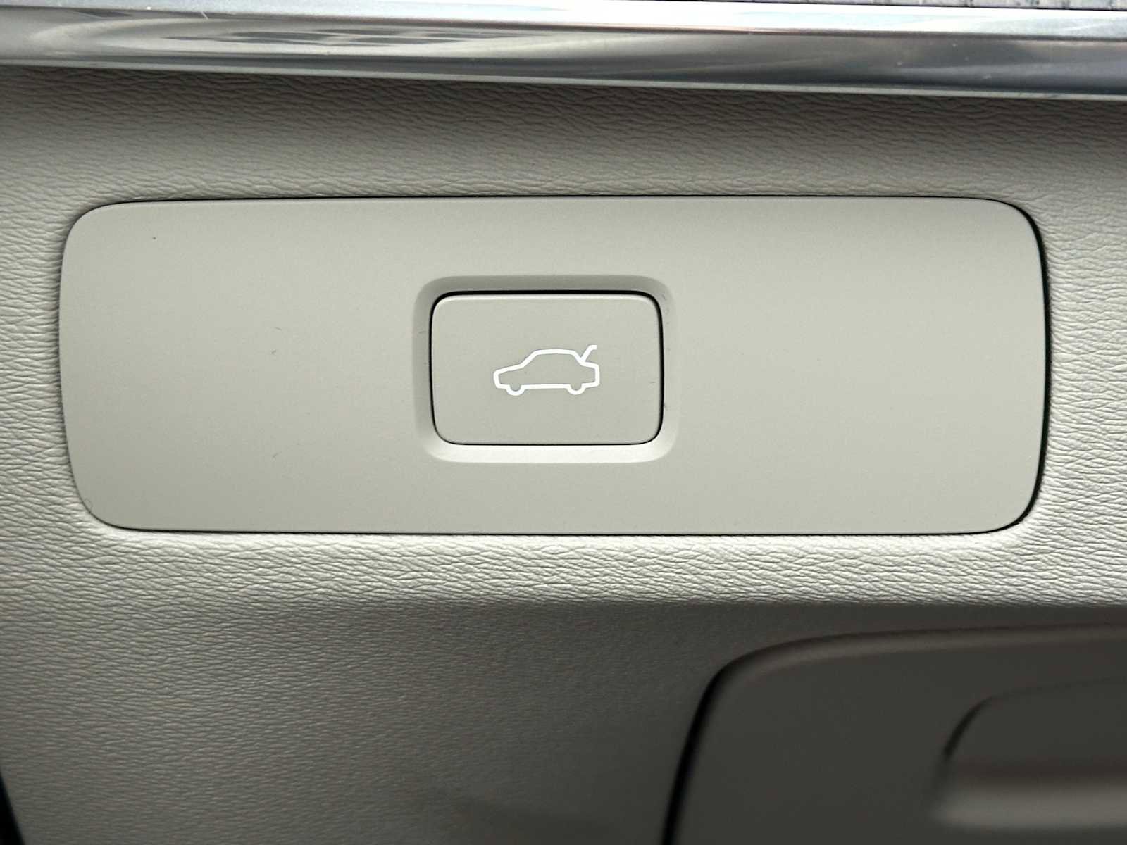 Used 2025 Volvo XC90 B6 Plus w/ Protection Package Premier image 33