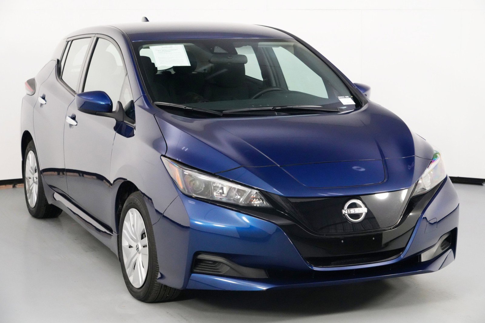 Used 2025 Nissan Leaf S image 48
