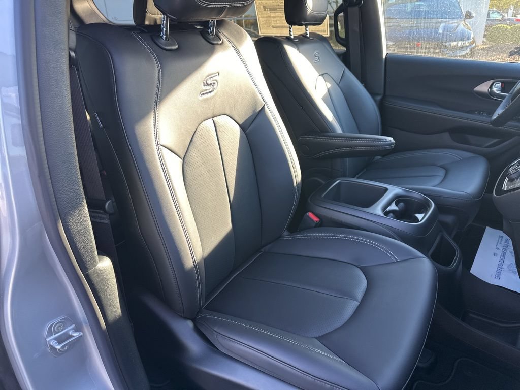 New 2026 Chrysler Pacifica Select FWD image 57