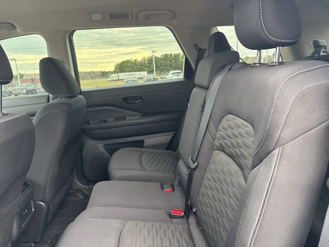 Used 2024 Nissan Pathfinder SV image 19