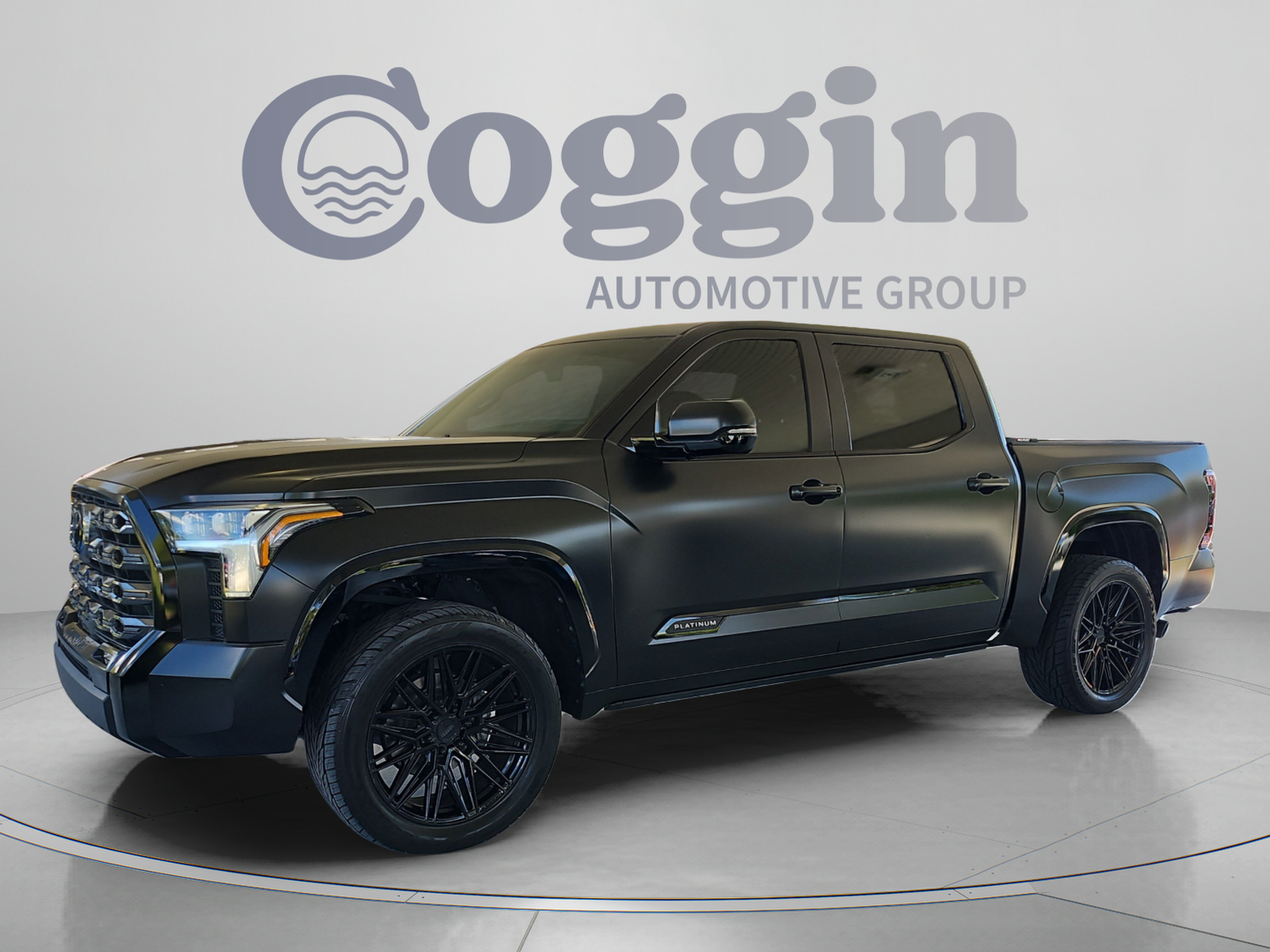 Used 2023 Toyota Tundra Platinum AWD/4WD image 1