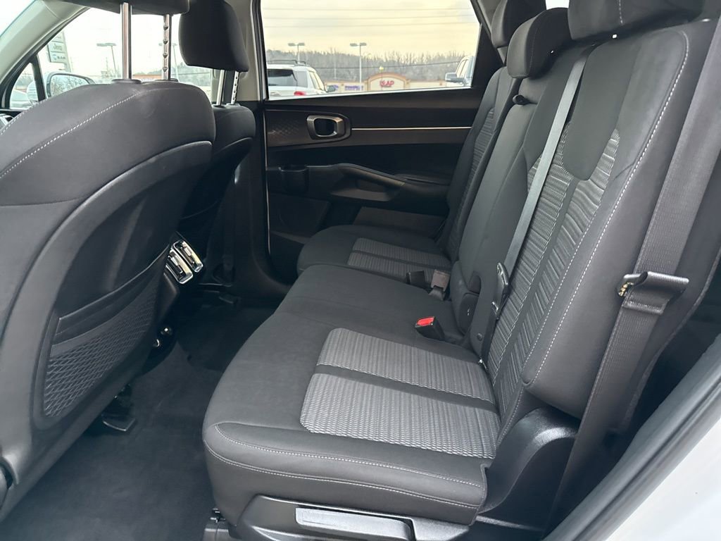 Used 2023 Kia Sorento LX image 24