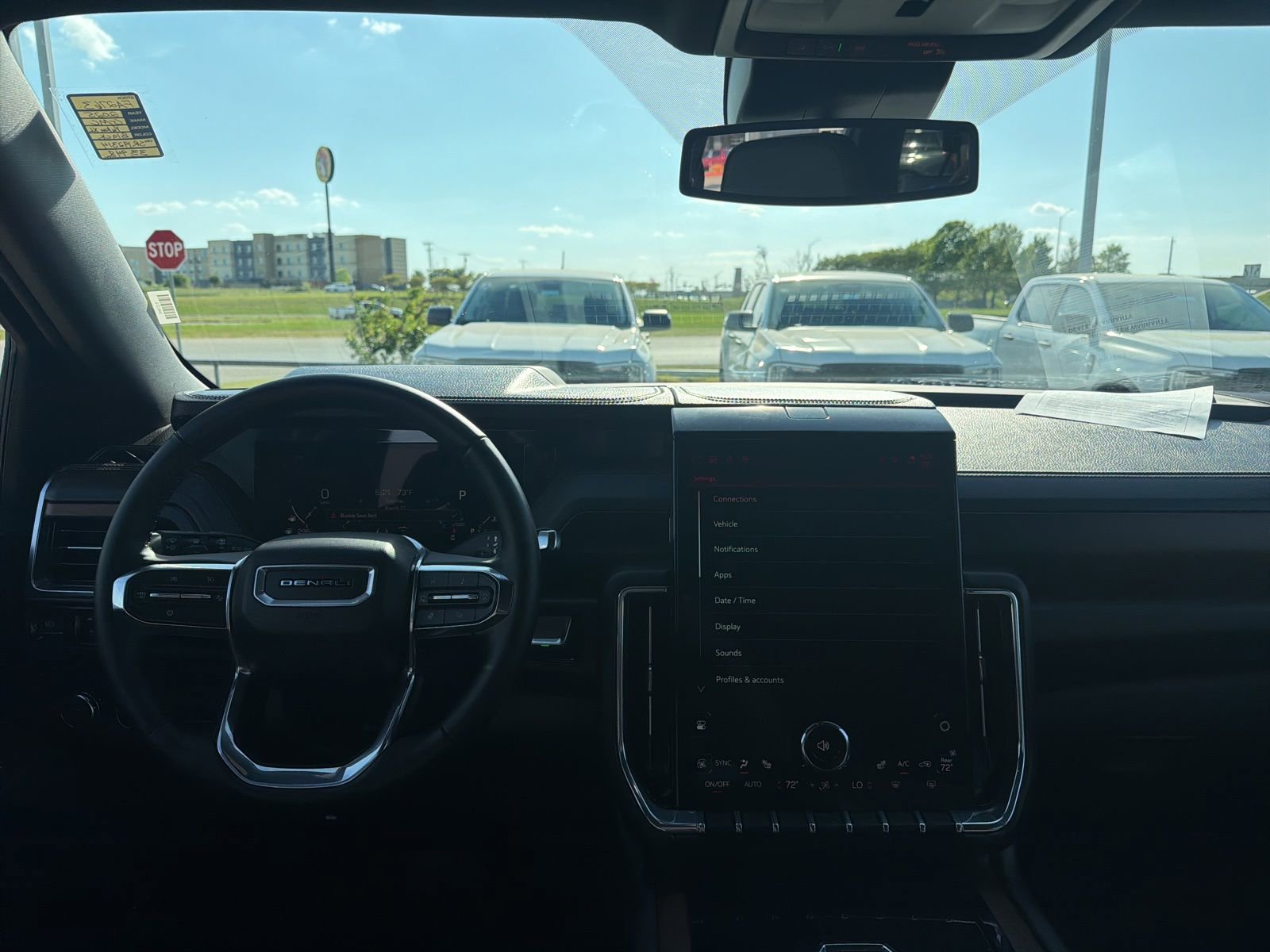 Used 2025 GMC Yukon XL Denali RWD image 26