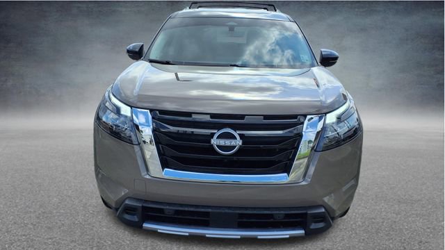 Used 2025 Nissan Pathfinder Platinum FWD image 2