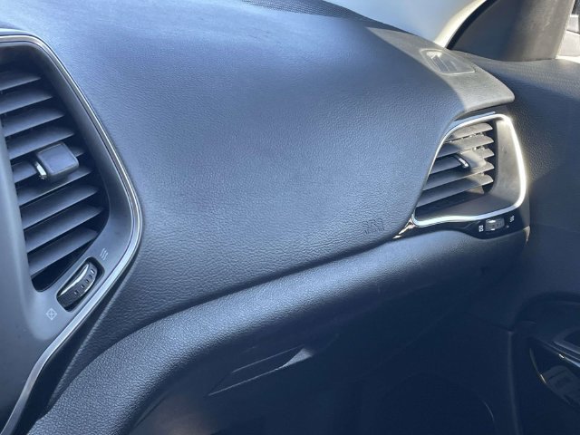 Used 2019 Jeep Cherokee Latitude Plus FWD image 30