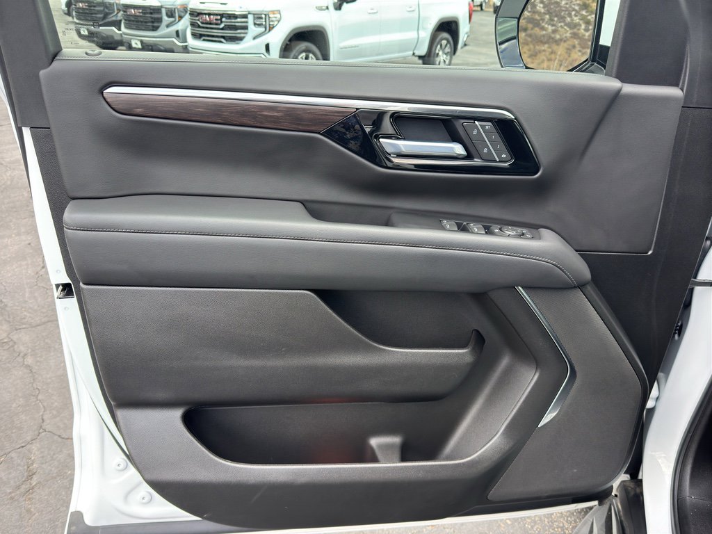 Used 2025 Chevrolet Tahoe LT image 23