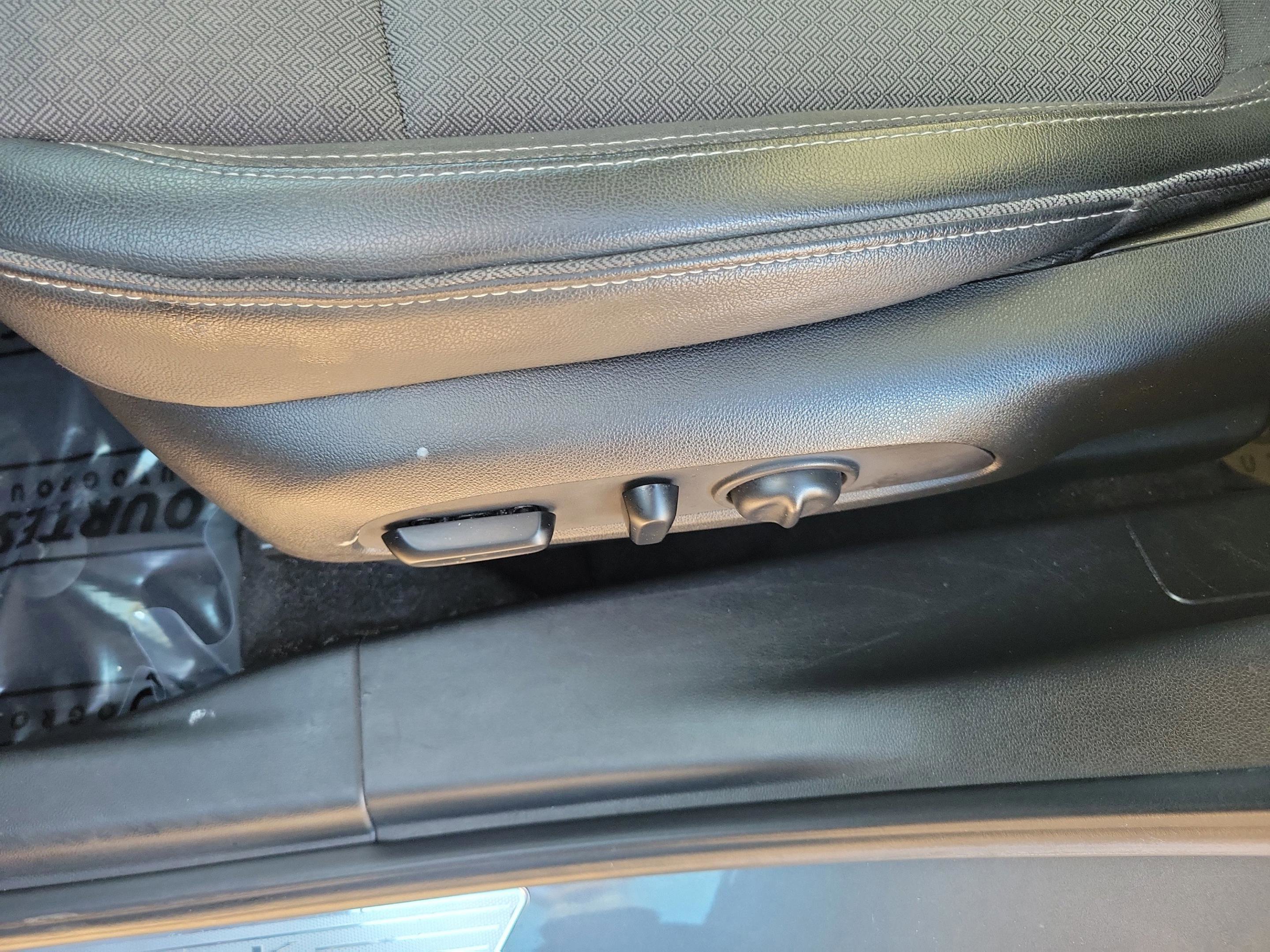 Used 2022 Buick Encore GX Select image 11