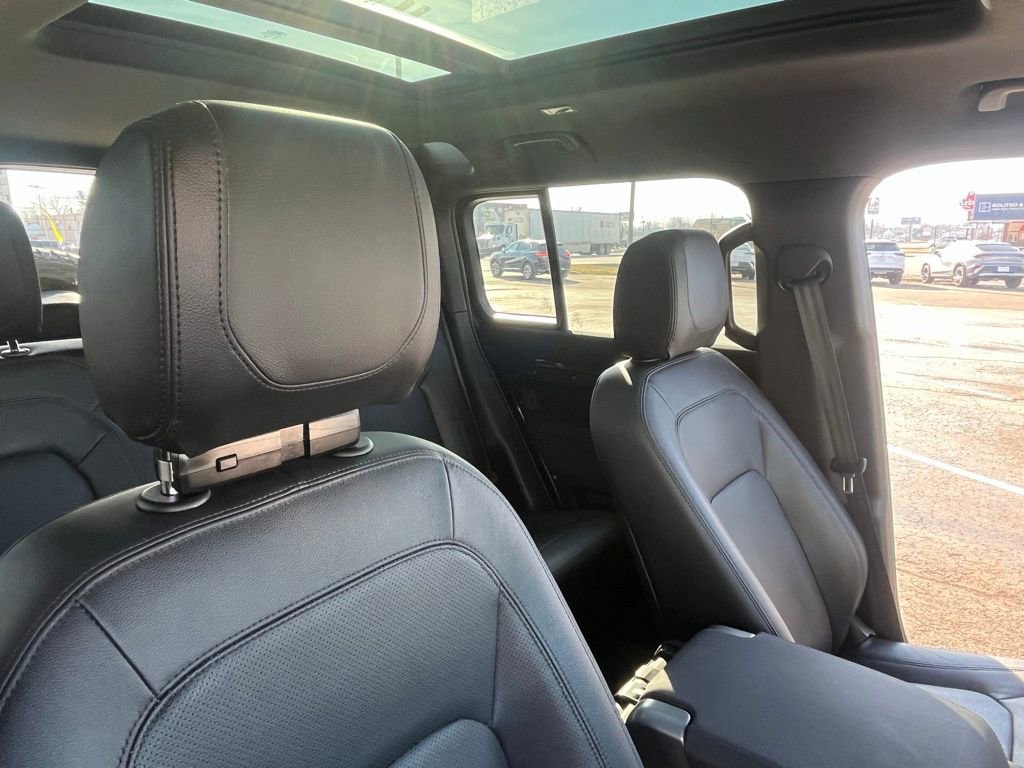 Used 2023 Land Rover Defender 110 SE image 31