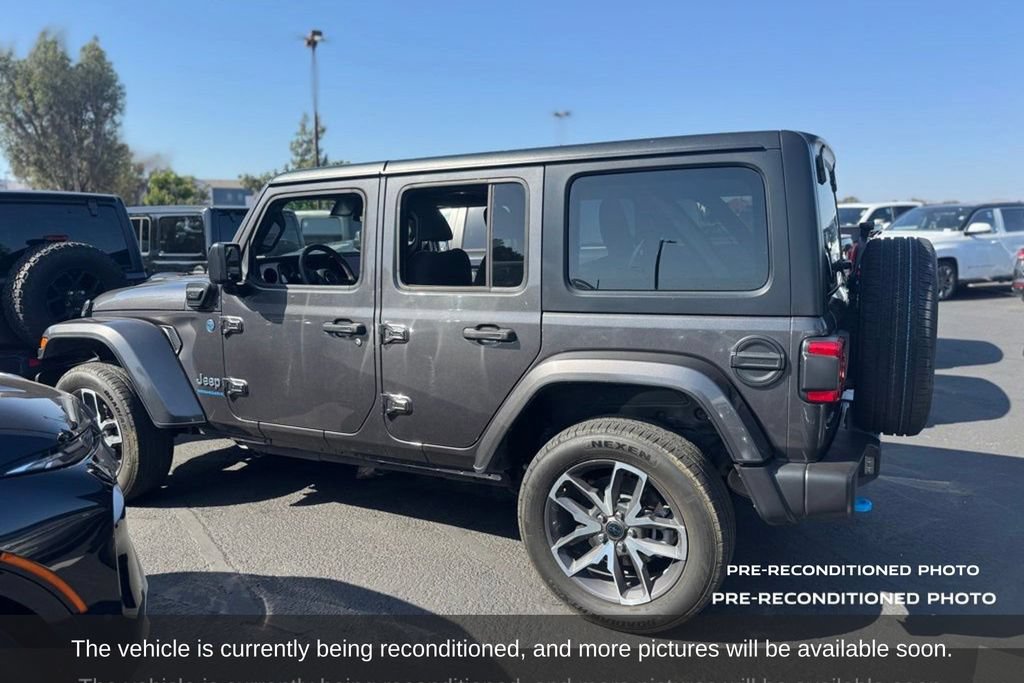 Used 2024 Jeep Wrangler Unlimited w/ Convenience Group AWD/4WD image 2