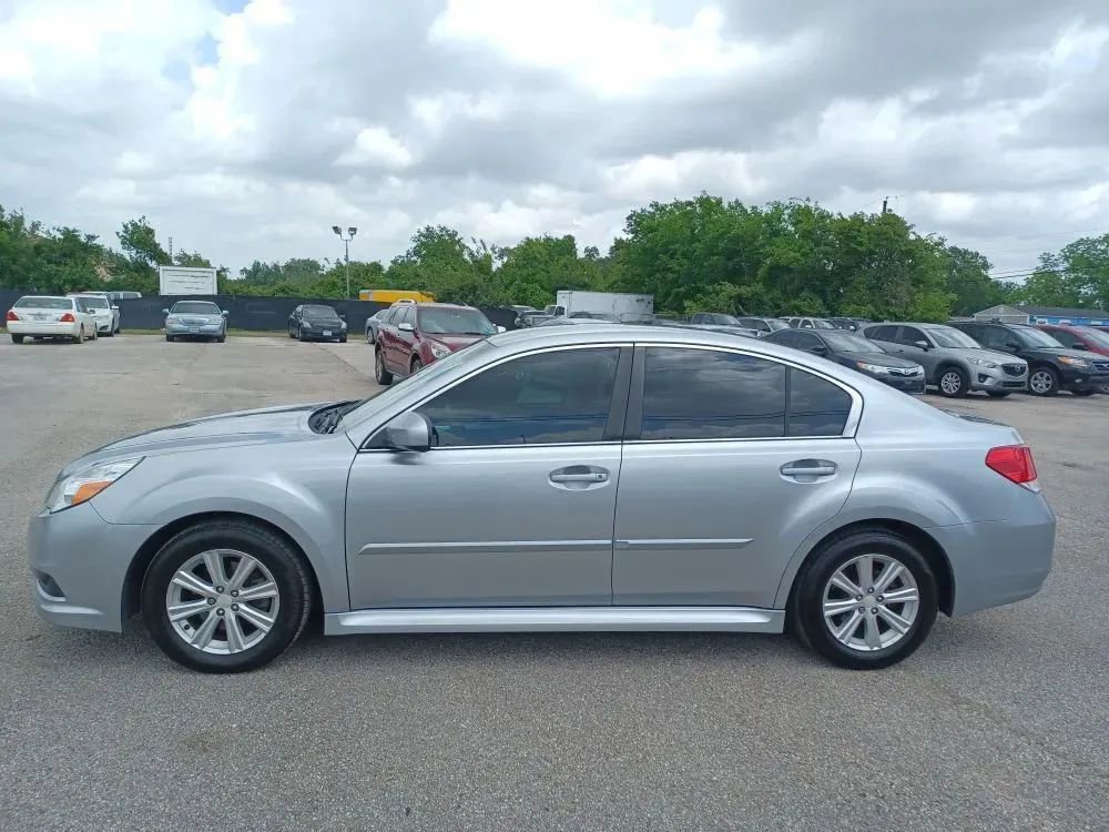 Used 2012 Subaru Legacy 2.5i Premium image 2