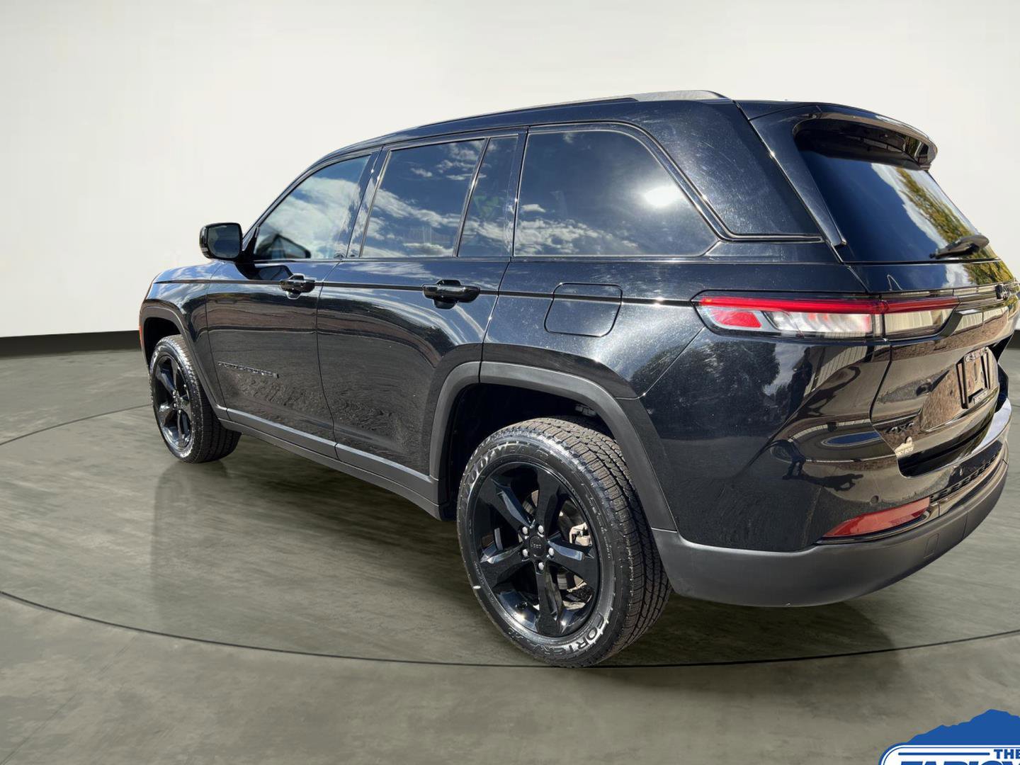 Used 2022 Jeep Grand Cherokee Altitude image 2