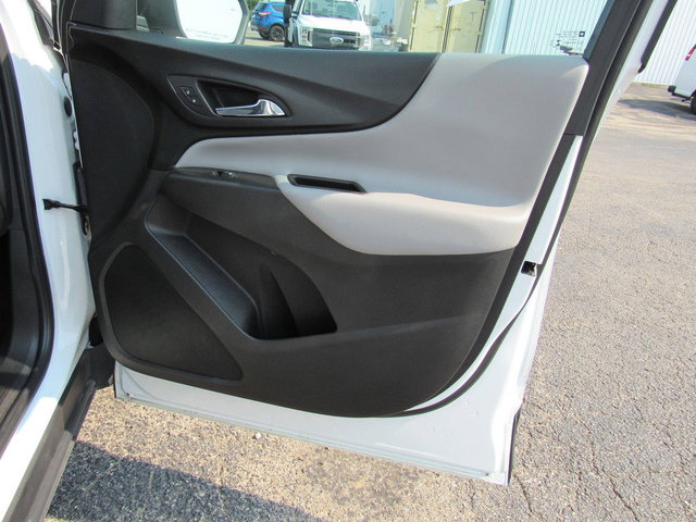 Used 2022 Chevrolet Equinox LS w/ LS Convenience Package FWD image 12