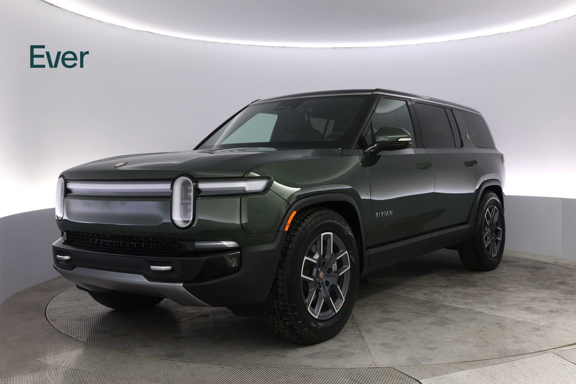 Used 2025 Rivian R1S Adventure image 2