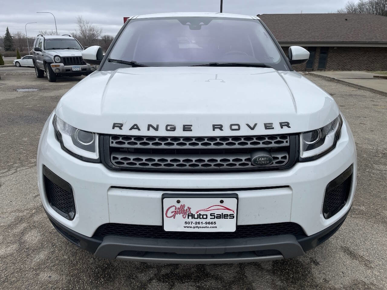 Used 2019 Land Rover Range Rover Evoque SE Premium image 3