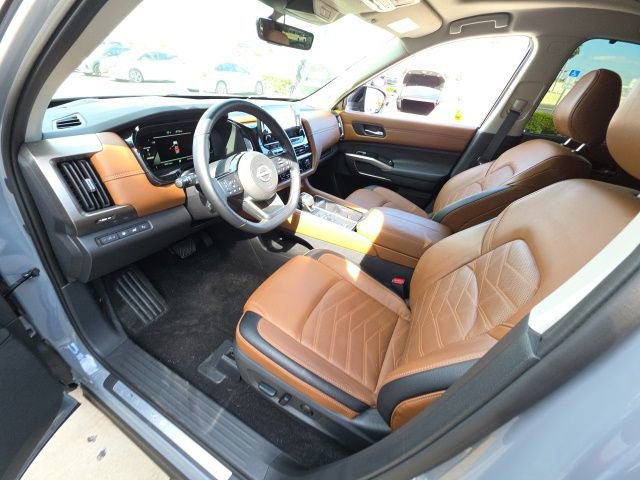 Used 2025 Nissan Pathfinder Platinum w/ Cargo Package image 12