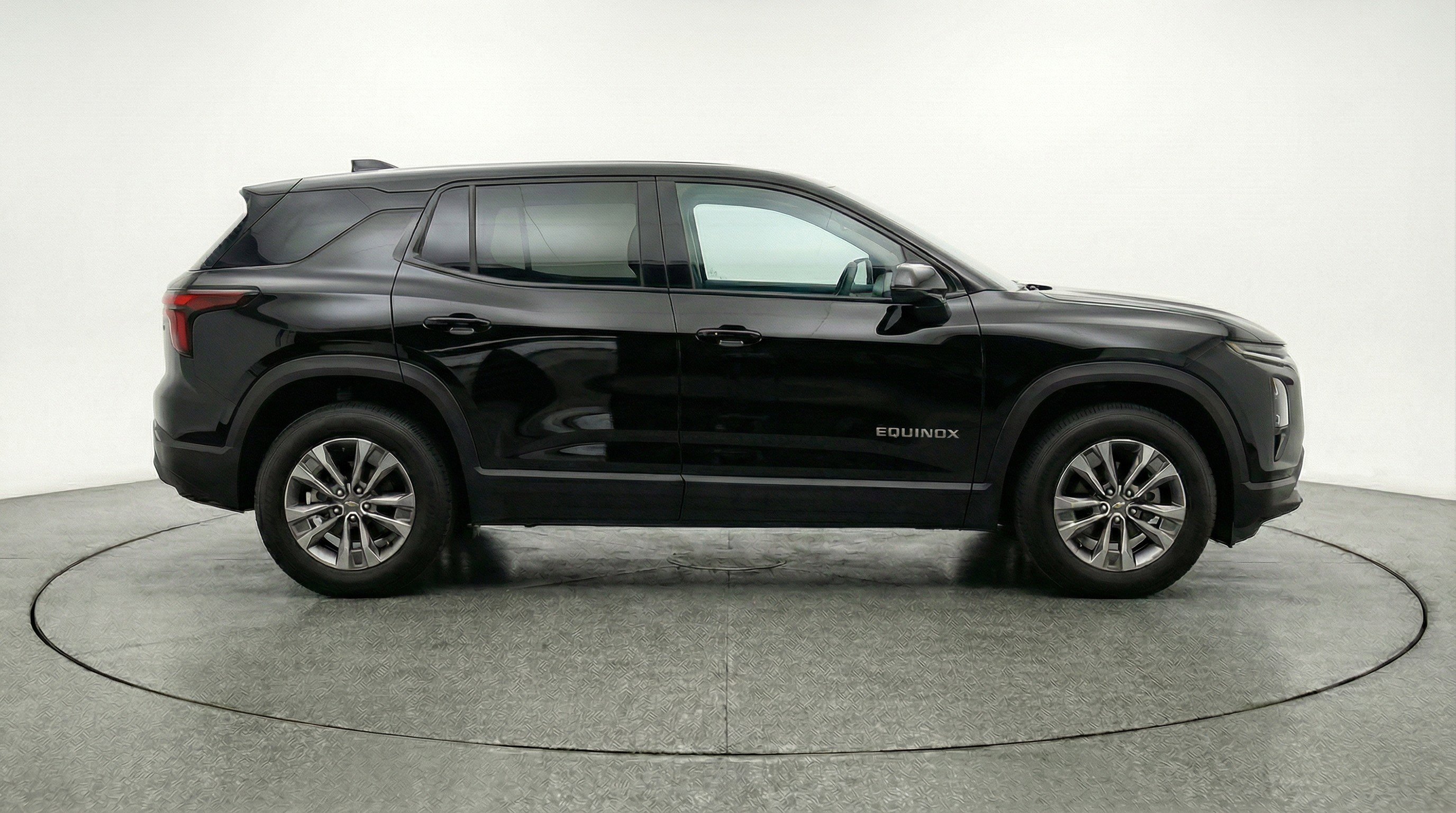 Used 2025 Chevrolet Equinox LT FWD image 11