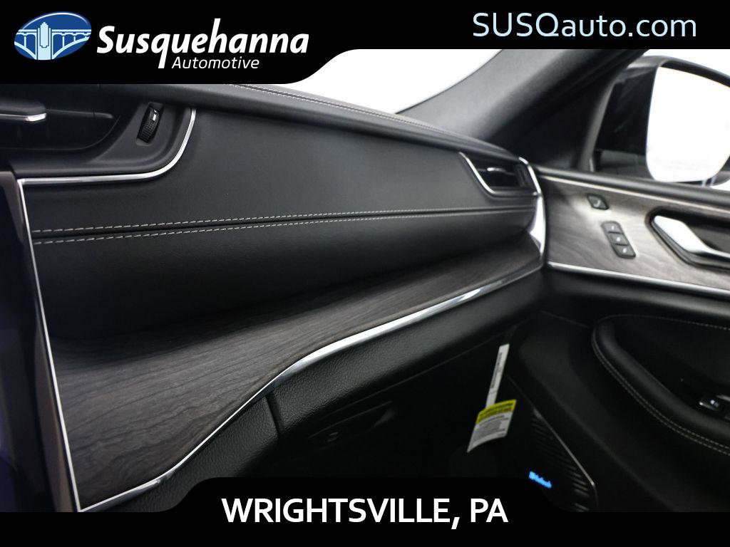 Used 2023 Jeep Grand Cherokee Overland w/ Advanced Protech Group III image 20