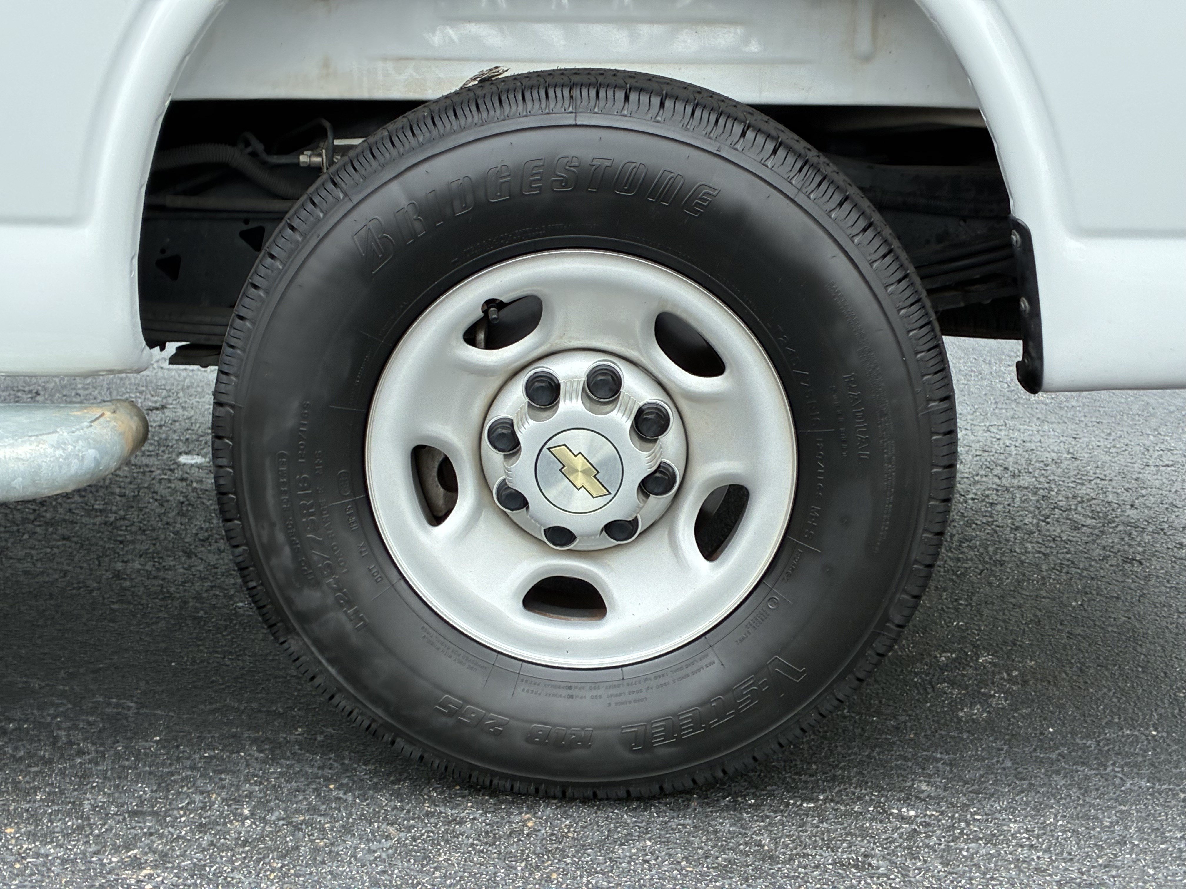 Used 2025 Chevrolet Express 2500 w/ Driver Convenience Package RWD image 9