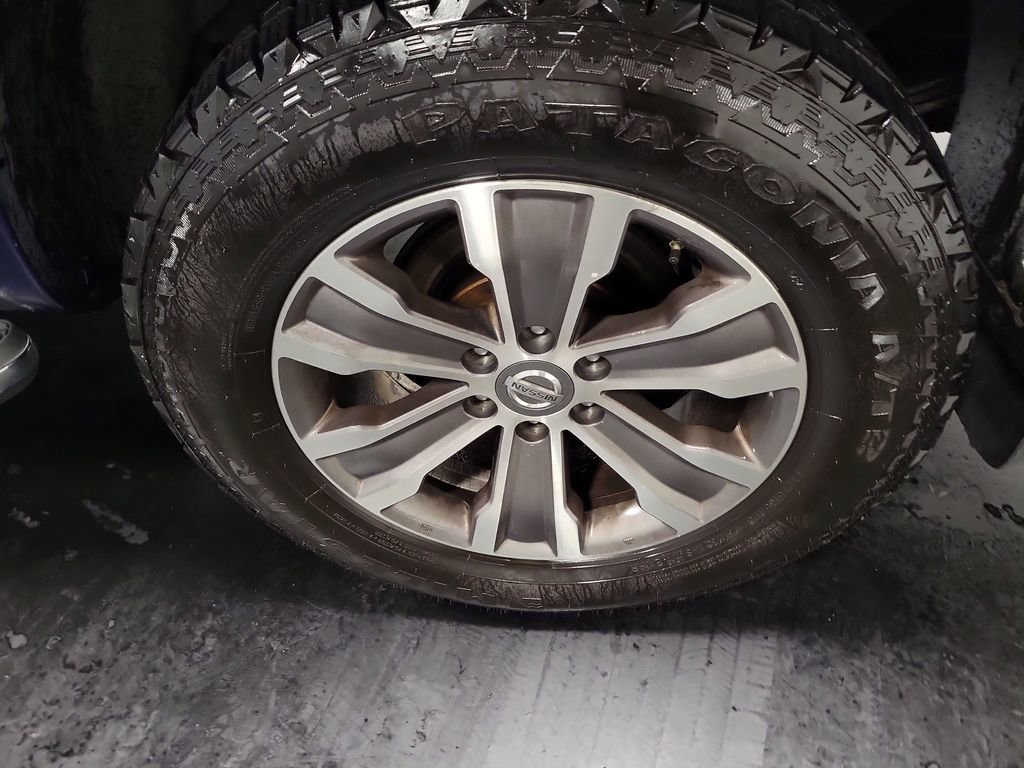 Used 2017 Nissan Titan SL image 12