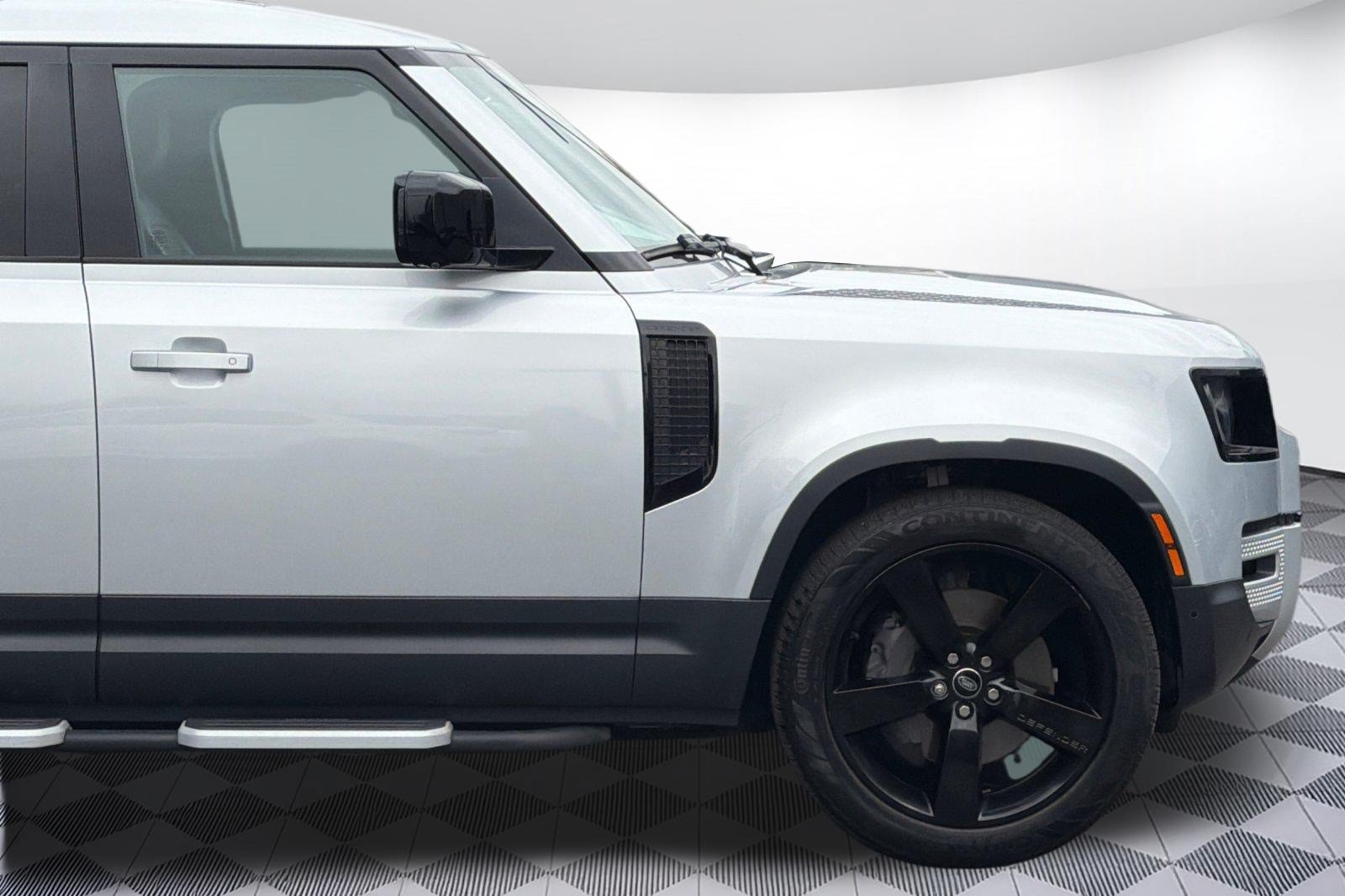 Used 2023 Land Rover Defender 110 SE AWD/4WD image 36