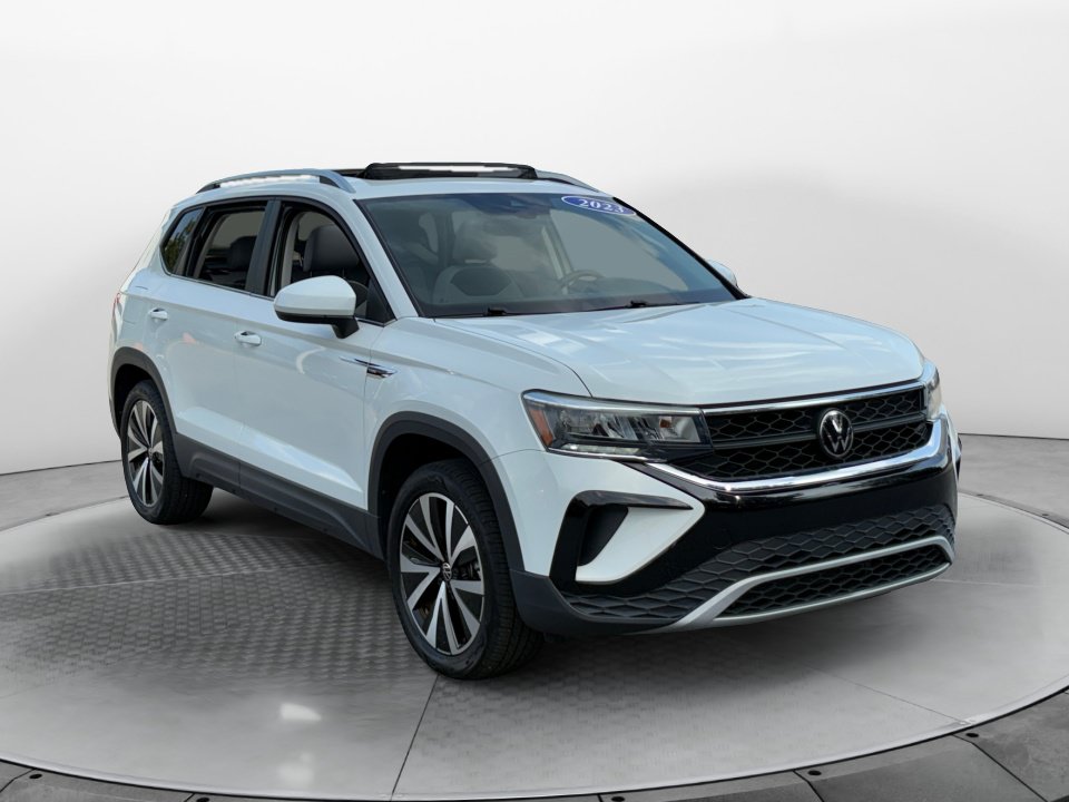 Used 2023 Volkswagen Taos SE w/ Panoramic Sunroof Package AWD/4WD image 1