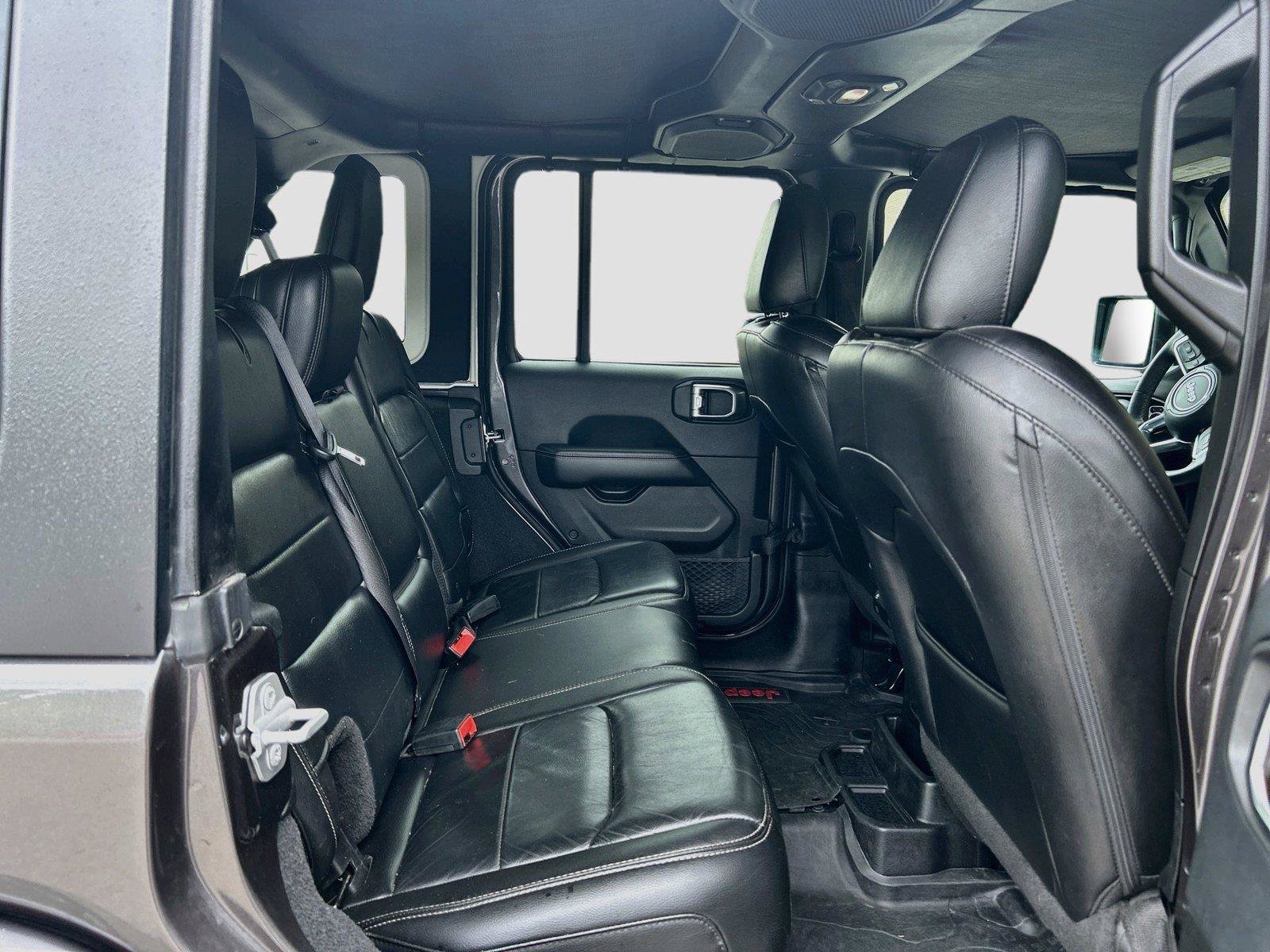 Used 2018 Jeep Wrangler Unlimited Sahara AWD/4WD image 22
