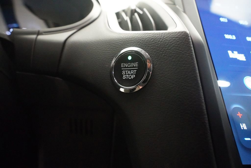 Used 2023 Ford Edge SEL w/ Sport Appearance Package image 33