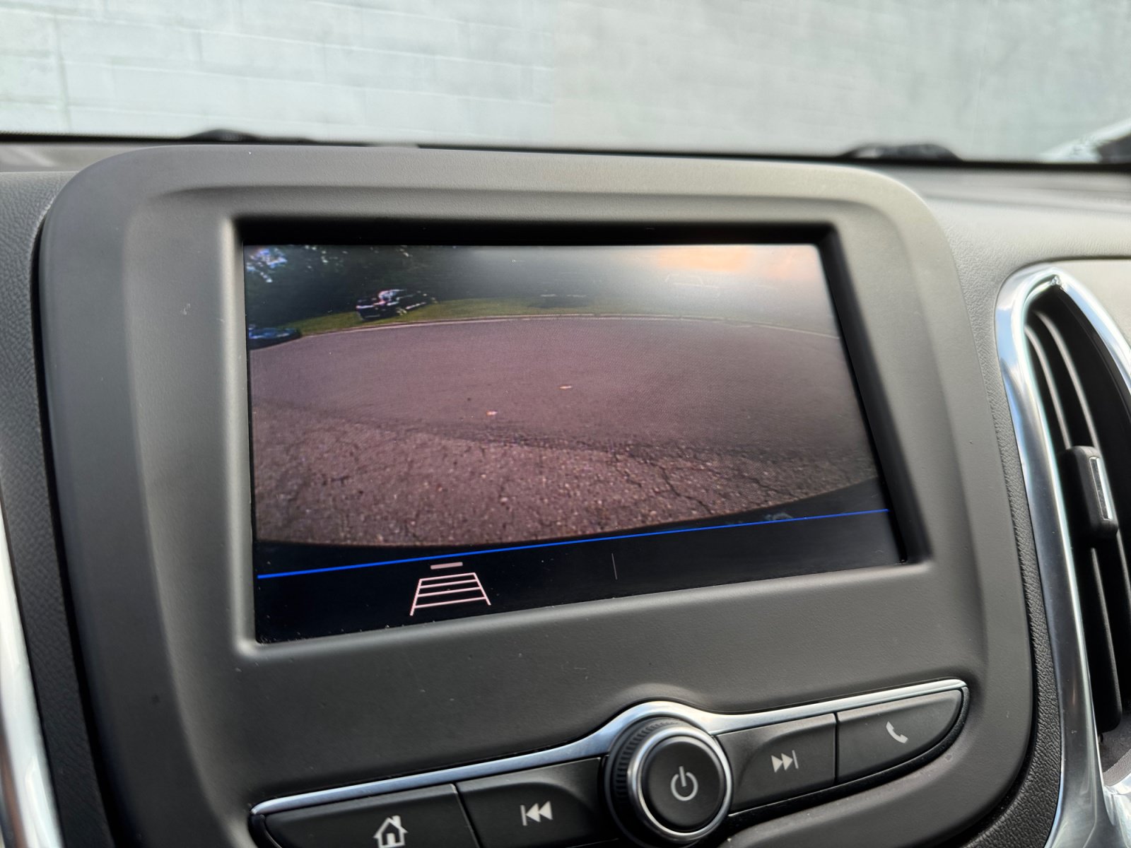Used 2021 Chevrolet Equinox LS AWD/4WD image 17