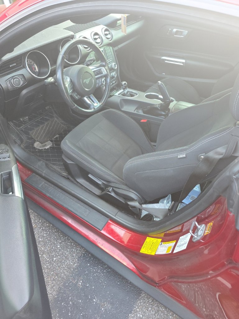 Used 2018 Ford Mustang Coupe RWD image 5