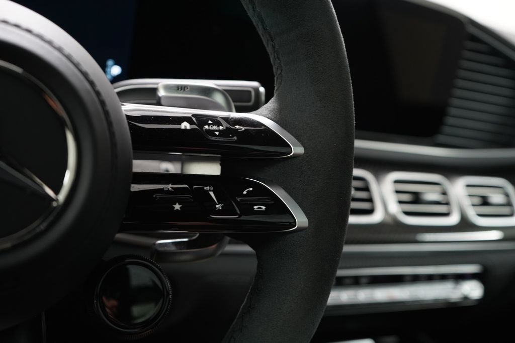 Used 2025 Mercedes-Benz GLS 63 AMG 4MATIC image 16
