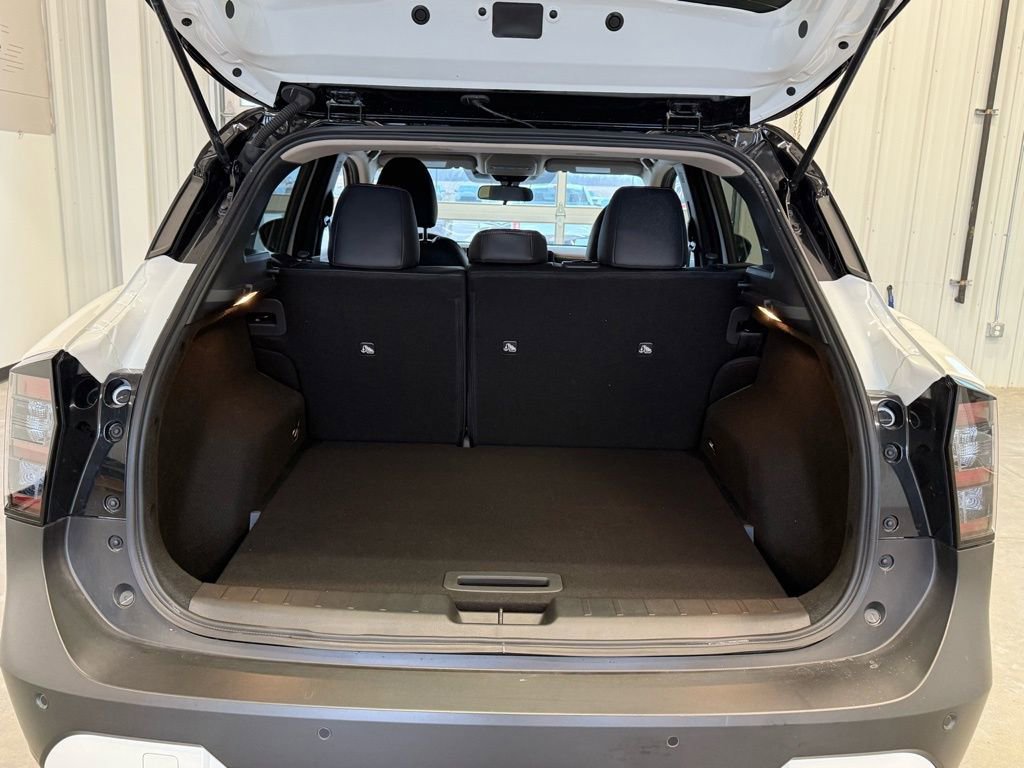 Used 2025 Nissan Kicks SR image 15