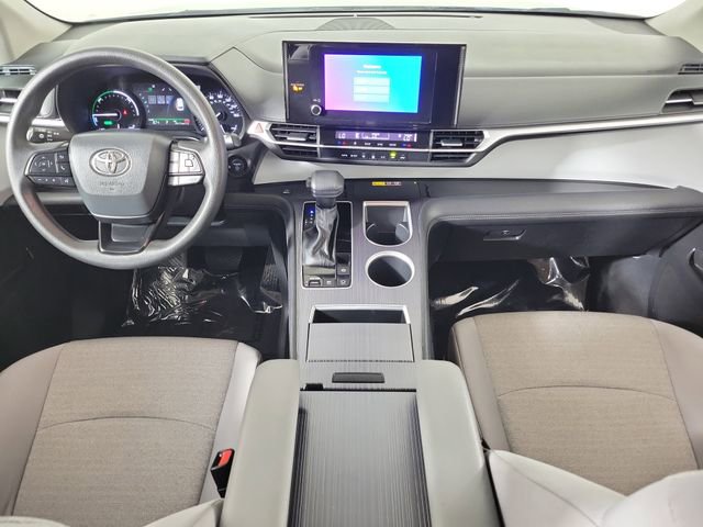Used 2025 Toyota Sienna LE FWD image 16